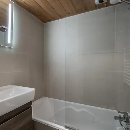 公寓 Cosy A Avec Balcon Et Services De Conciergerie - Fr-1-613-15 *